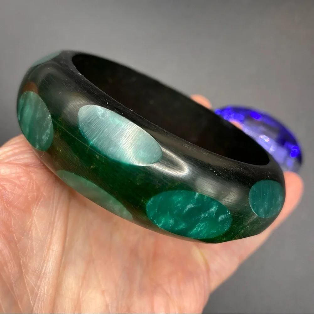 N/A black green
